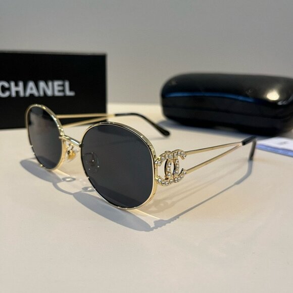 Chic Gold-Tone Chanel Shades with Sparkle - Picture 6 of 8